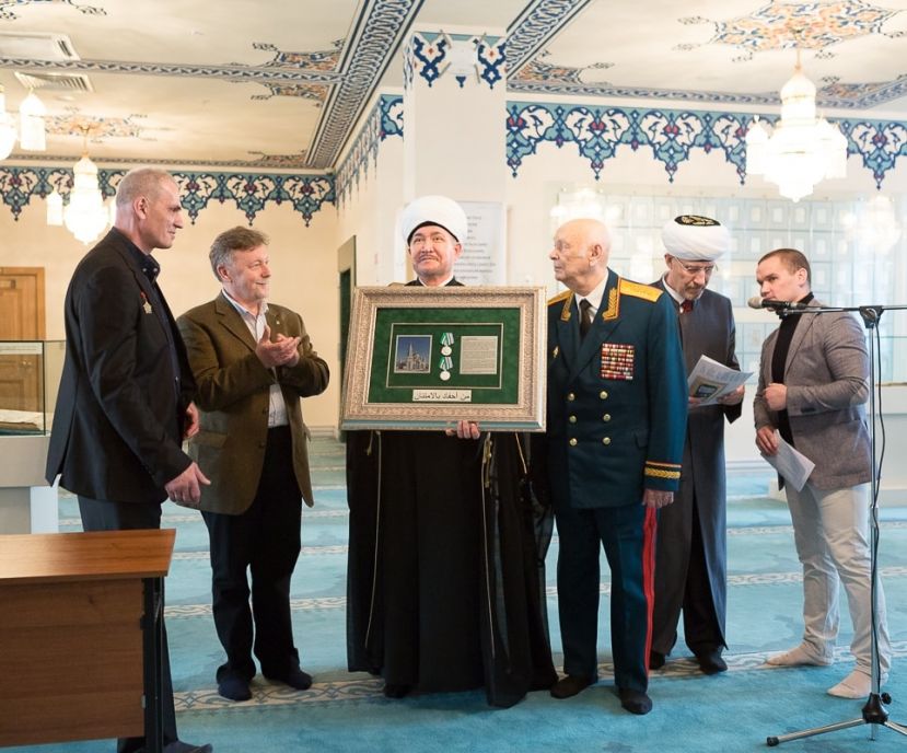 В Московской Соборной мечети состоялась торжественная церемония передачи на вечное хранение межконфессиональной медали «В память о народном ополчении России»